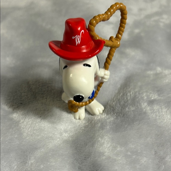 Snoopy Cowboy Valentine Figurine - Picture 3 of 4